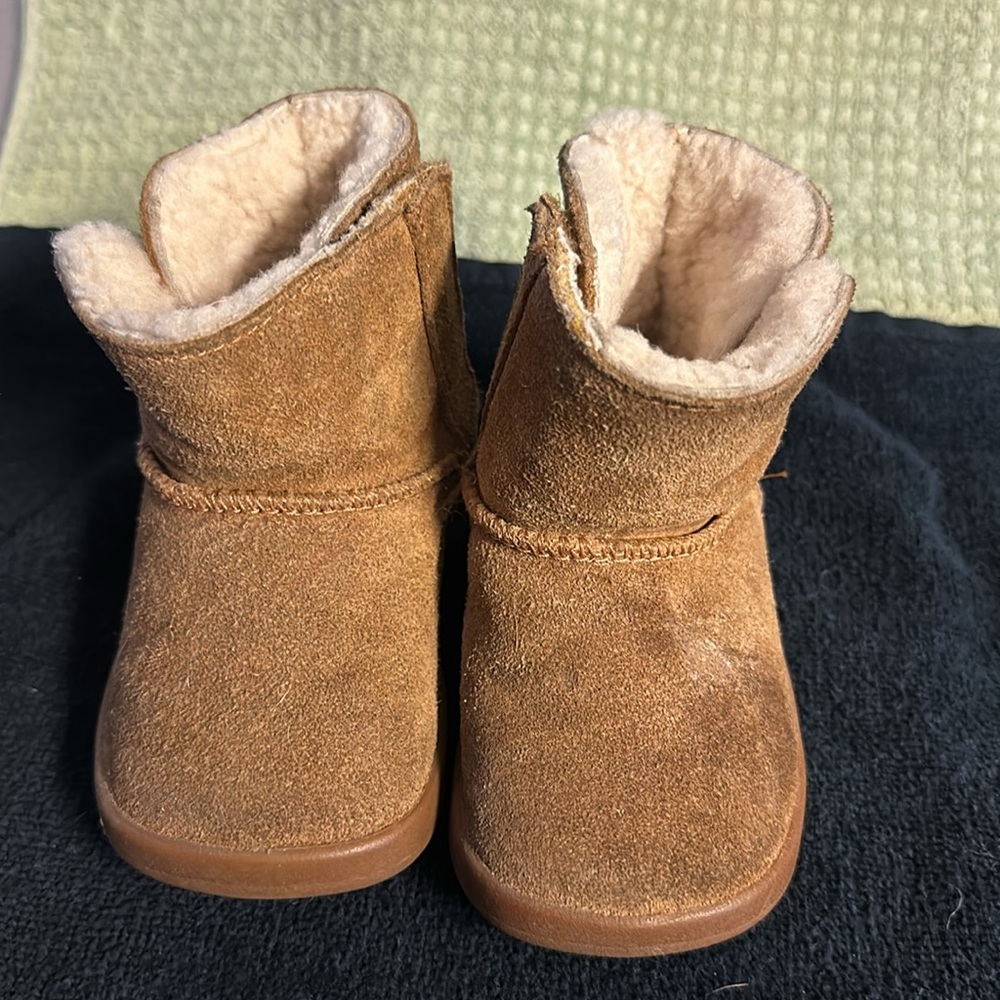 Infant size 4/5 tan UGG BOOTS.